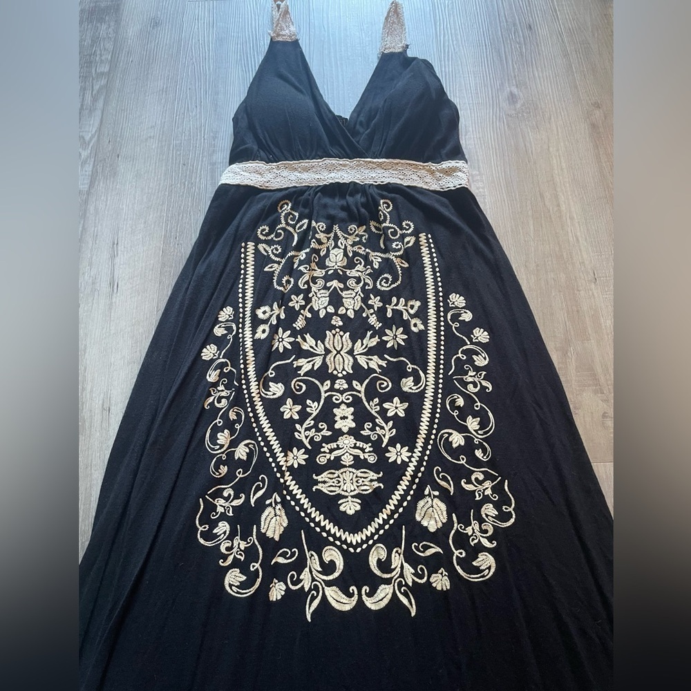 Rue 21 Printed Maxi dress. Size medium - Picture 9 of 11
